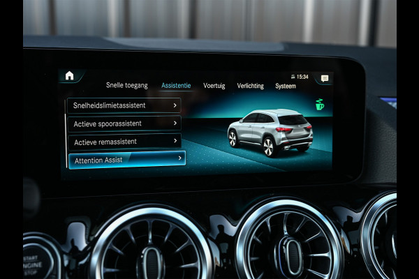 Mercedes-Benz GLA 250 e AMG Line · Panoramadak · Elektr. verst. stoelen · Ambiance sfeerverlichting · Stoelverwarming · Achteruitrijcamera ·