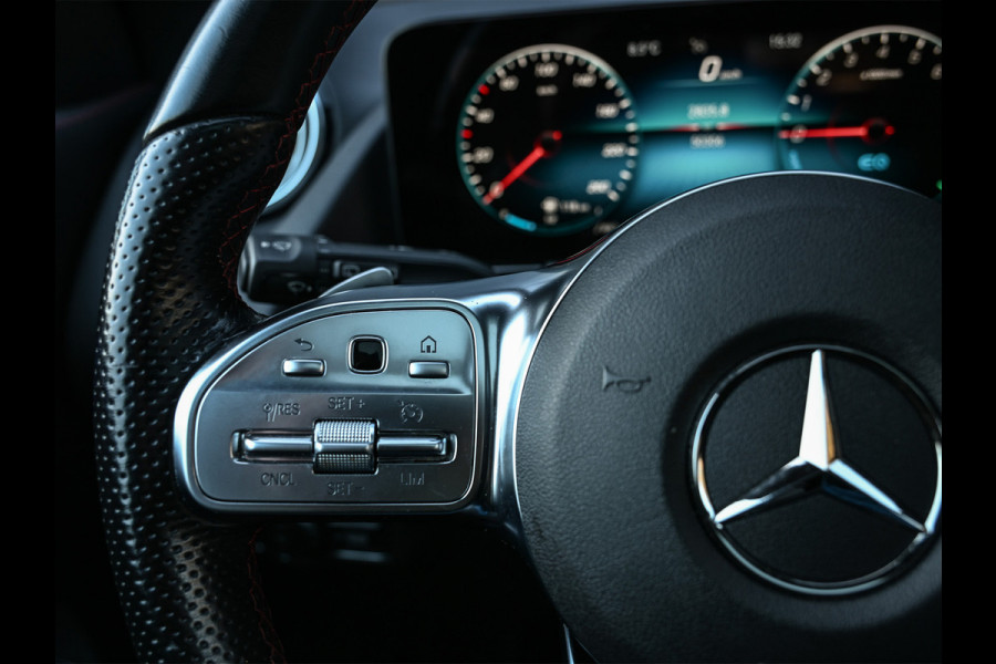 Mercedes-Benz GLA 250 e AMG Line · Panoramadak · Elektr. verst. stoelen · Ambiance sfeerverlichting · Stoelverwarming · Achteruitrijcamera ·