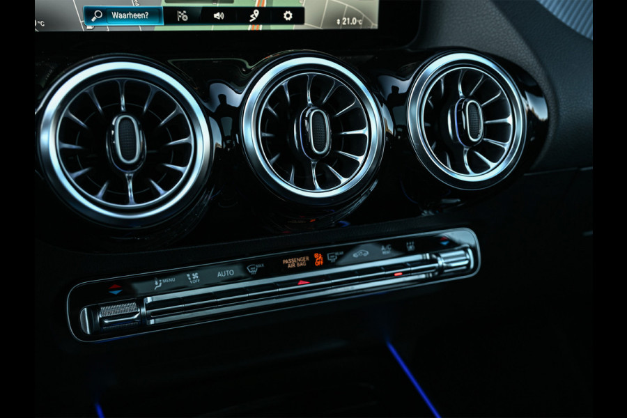 Mercedes-Benz GLA 250 e AMG Line · Panoramadak · Elektr. verst. stoelen · Ambiance sfeerverlichting · Stoelverwarming · Achteruitrijcamera ·