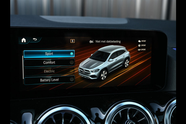Mercedes-Benz GLA 250 e AMG Line · Panoramadak · Elektr. verst. stoelen · Ambiance sfeerverlichting · Stoelverwarming · Achteruitrijcamera ·
