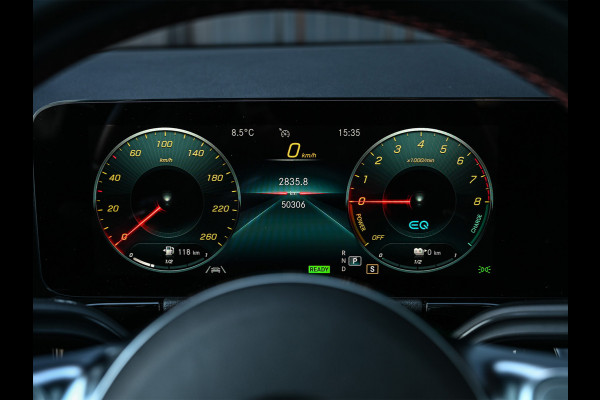 Mercedes-Benz GLA 250 e AMG Line · Panoramadak · Elektr. verst. stoelen · Ambiance sfeerverlichting · Stoelverwarming · Achteruitrijcamera ·