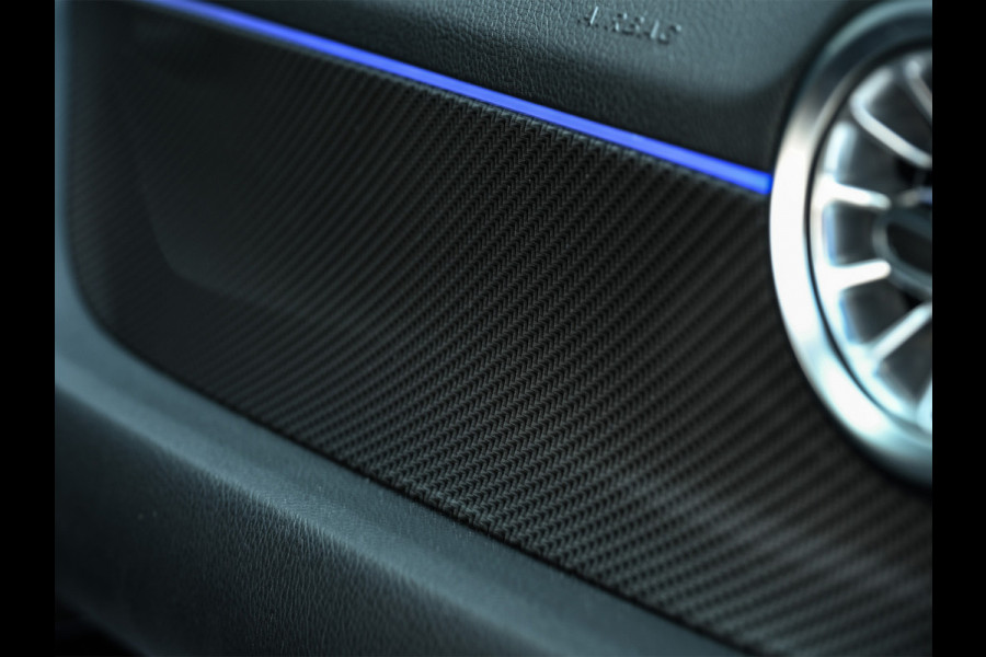 Mercedes-Benz GLA 250 e AMG Line · Panoramadak · Elektr. verst. stoelen · Ambiance sfeerverlichting · Stoelverwarming · Achteruitrijcamera ·