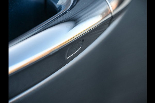 Mercedes-Benz GLA 250 e AMG Line · Panoramadak · Elektr. verst. stoelen · Ambiance sfeerverlichting · Stoelverwarming · Achteruitrijcamera ·