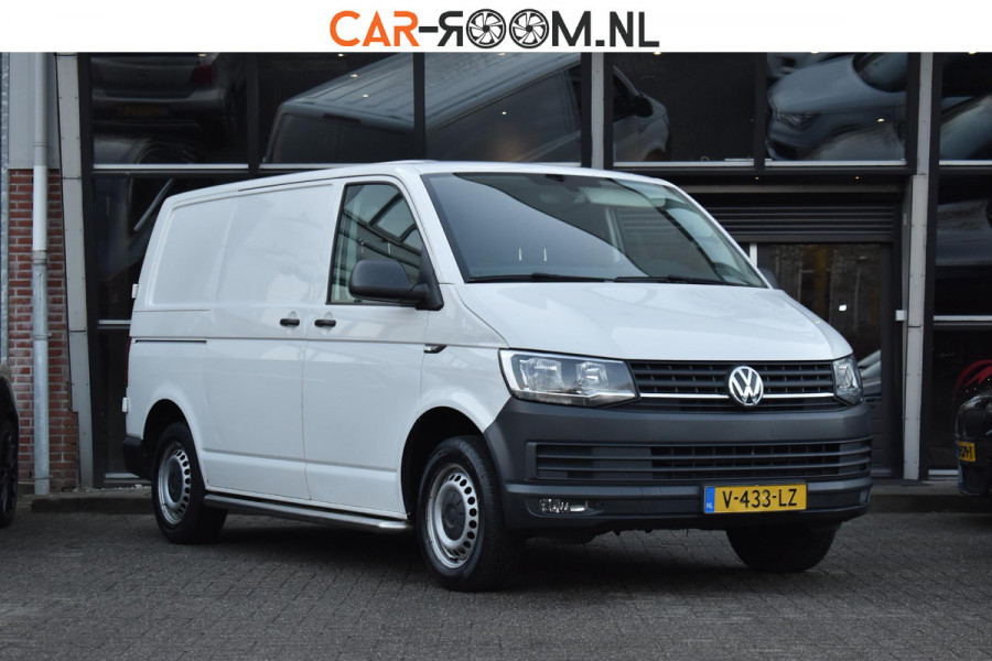 Volkswagen Transporter 2.0 TDI L2H1 Highline Carplay Trekhaak Cruise Navi