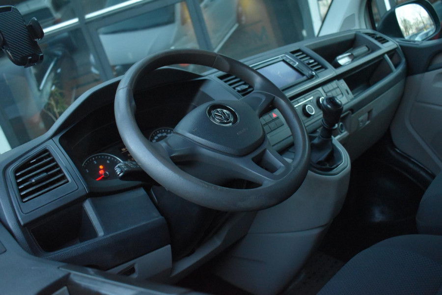 Volkswagen Transporter 2.0 TDI L2H1 Highline Carplay Trekhaak Cruise Navi