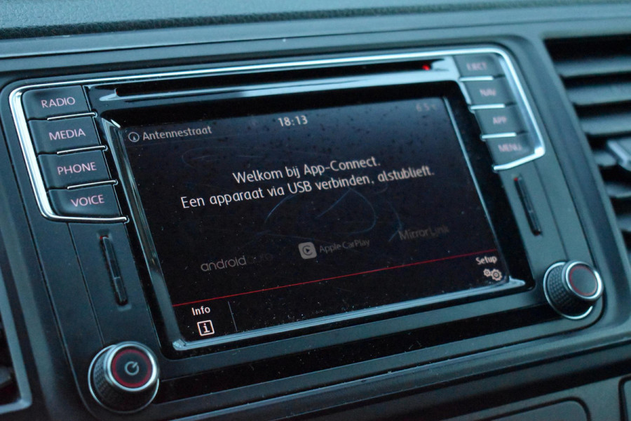 Volkswagen Transporter 2.0 TDI L2H1 Highline Carplay Trekhaak Cruise Navi