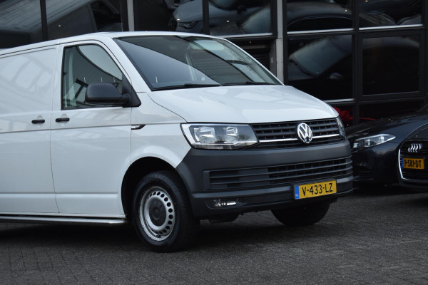 Volkswagen Transporter 2.0 TDI L2H1 Highline Carplay Trekhaak Cruise Navi