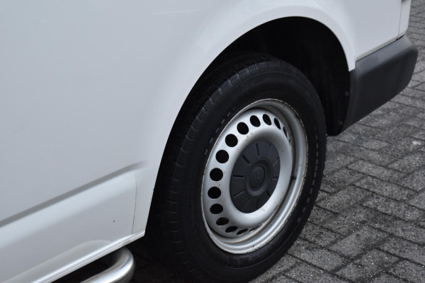 Volkswagen Transporter 2.0 TDI L2H1 Highline Carplay Trekhaak Cruise Navi