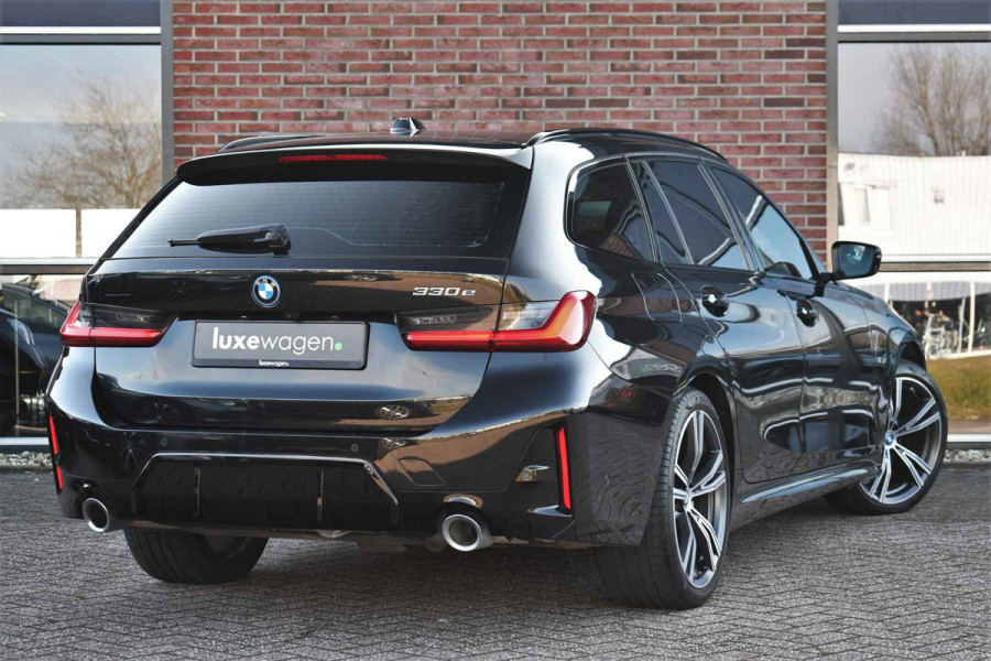 BMW 3 Serie Touring 330e M-Sport Pro Pano M-zetels ACC HUD HiFi 19inch