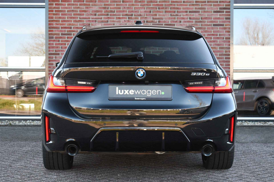 BMW 3 Serie Touring 330e M-Sport Pro Pano M-zetels ACC HUD HiFi 19inch