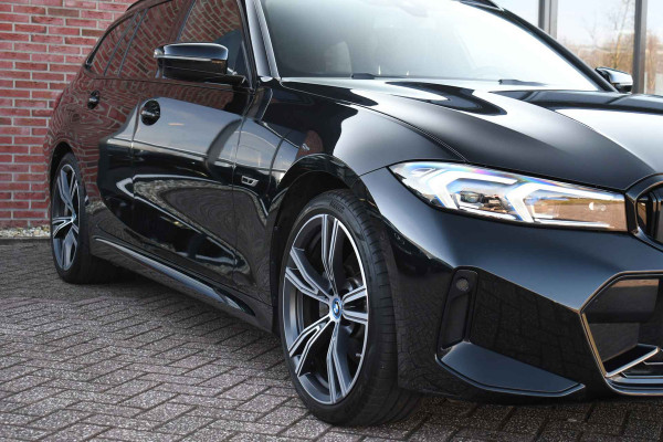 BMW 3 Serie Touring 330e M-Sport Pro Pano M-zetels ACC HUD HiFi 19inch