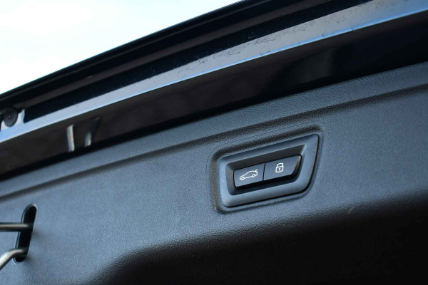 BMW 3 Serie Touring 330e M-Sport Pro Pano M-zetels ACC HUD HiFi 19inch