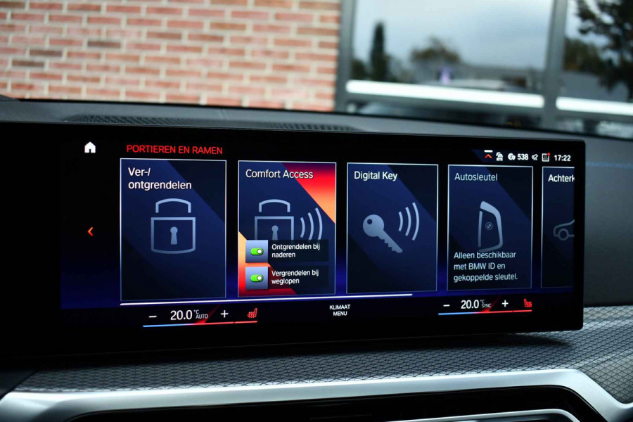 BMW 3 Serie Touring 330e M-Sport Pro Pano M-zetels ACC HUD HiFi 19inch