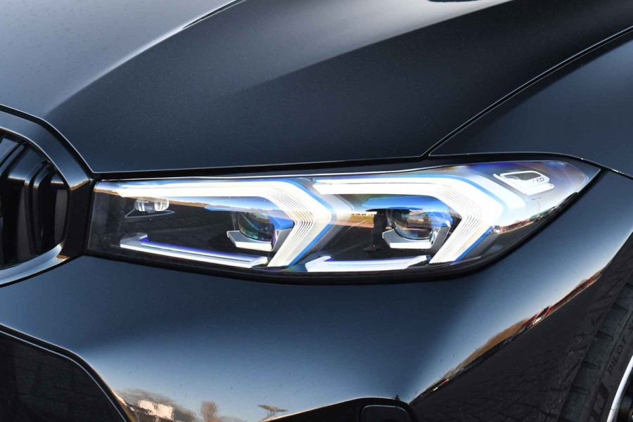 BMW 3 Serie Touring 330e M-Sport Pro Pano M-zetels ACC HUD HiFi 19inch