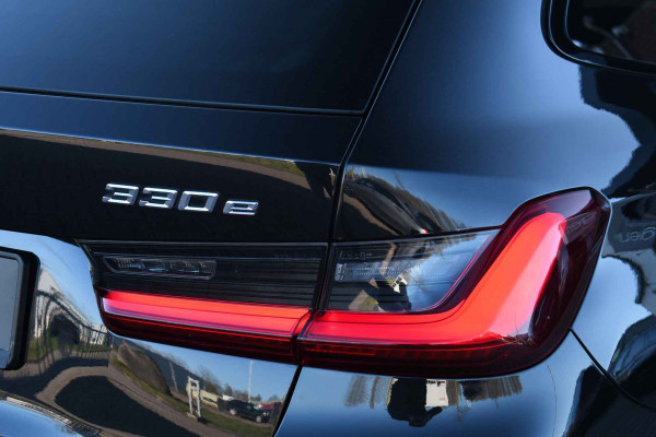 BMW 3 Serie Touring 330e M-Sport Pro Pano M-zetels ACC HUD HiFi 19inch