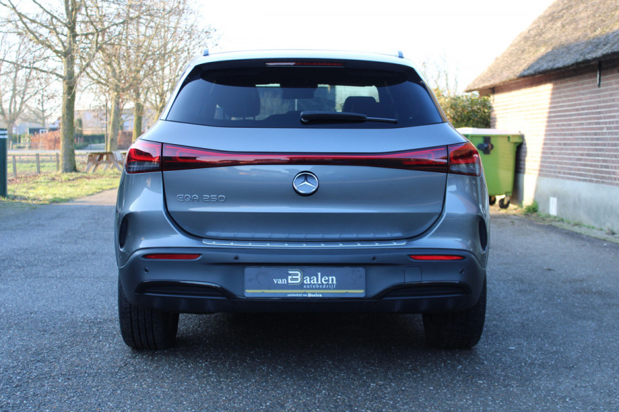 Mercedes-Benz EQA 250 AMG Line 67 kWh SOh 96,3% SFEER NAVI LED 43000KM!!!