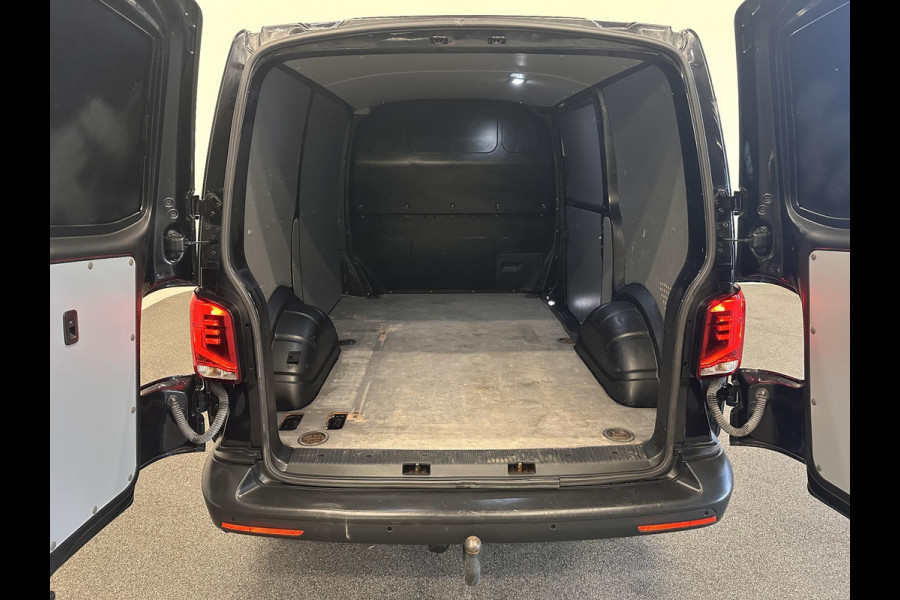 Volkswagen Transporter 2.0 TDI L1H1 110 pk Airco Cruise Control Trekhaak Navi