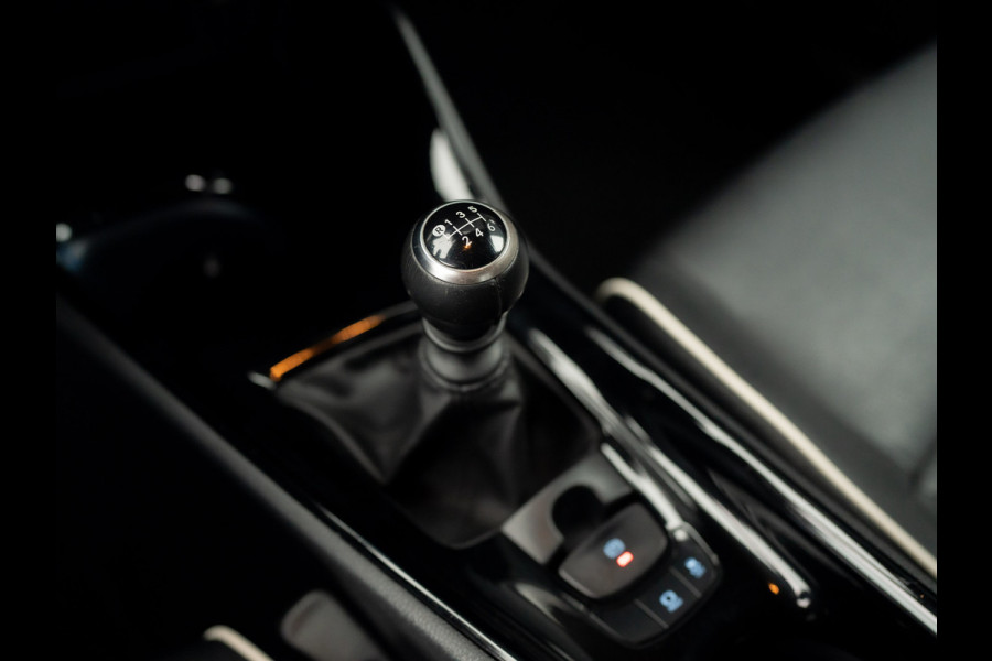 Toyota C-HR 1.2 Dynamic | Leder | Stoelverw. | Camera | Prijs Rijklaar!!