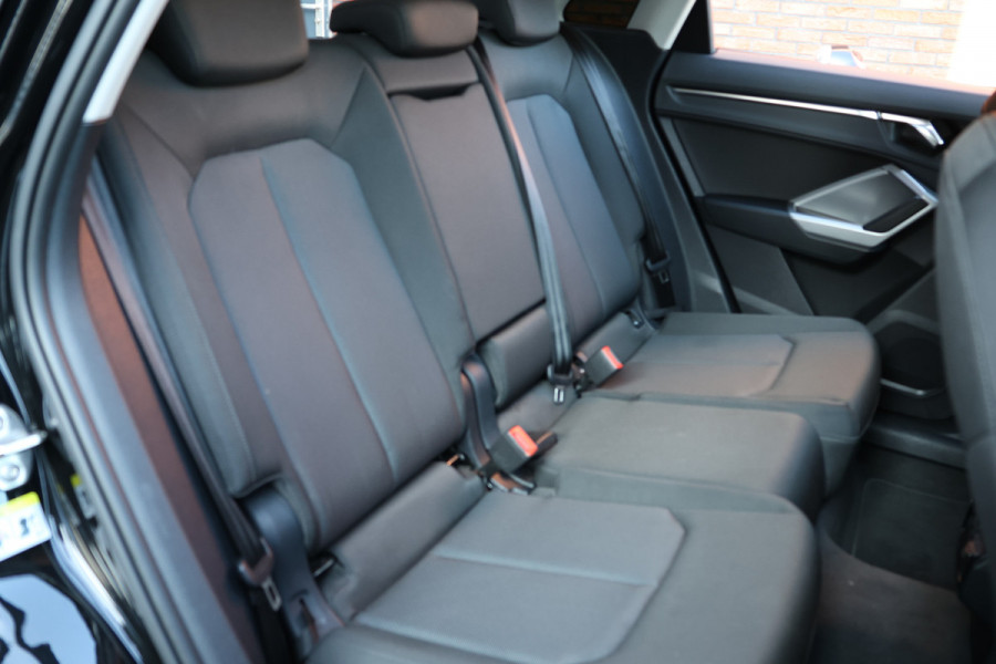 Audi Q3 35 TFSI Pro Line | Panoramadak | ACC | Side Assist | Lane Assist | Stoelverwarming | Camera | CarPlay | Keyless Go | Virtual Cockpit | F1 Flippers | Inc BTW | Nieuwe APK