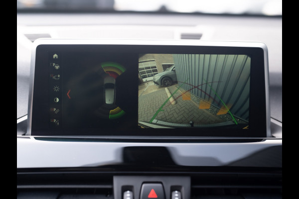 BMW X1 sDrive20i High Executive | Trekhaak afnb. | Panodak | Head Up | Camera | Elk. A-klep | Leder | Prijs Rijklaar!!