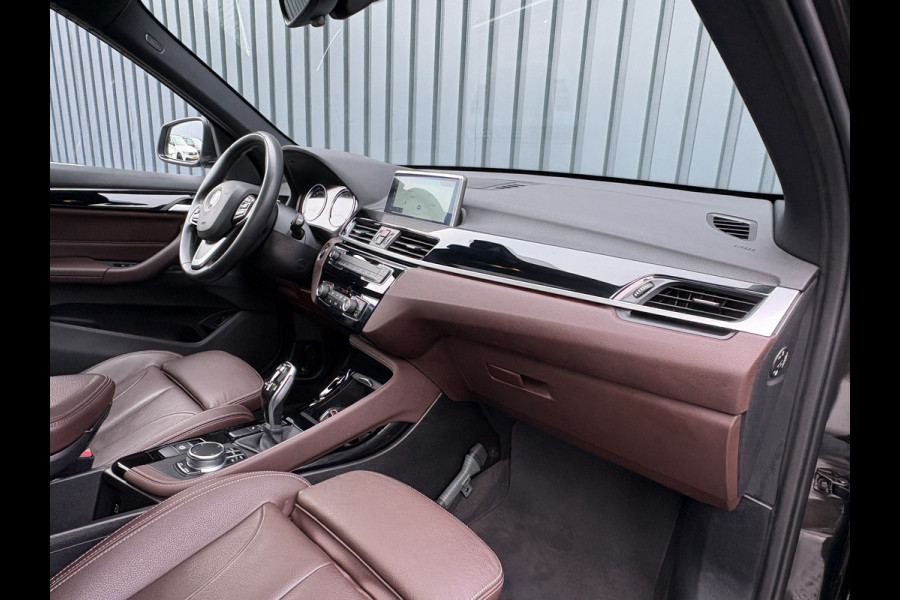 BMW X1 sDrive20i High Executive | Trekhaak afnb. | Panodak | Head Up | Camera | Elk. A-klep | Leder | Prijs Rijklaar!!