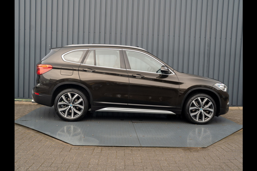 BMW X1 sDrive20i High Executive | Trekhaak afnb. | Panodak | Head Up | Camera | Elk. A-klep | Leder | Prijs Rijklaar!!