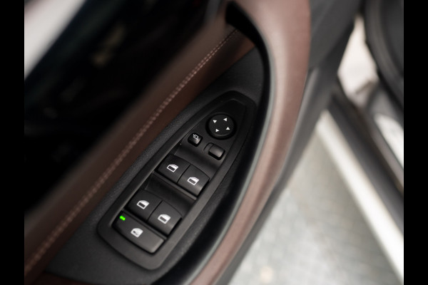 BMW X1 sDrive20i High Executive | Trekhaak afnb. | Panodak | Head Up | Camera | Elk. A-klep | Leder | Prijs Rijklaar!!