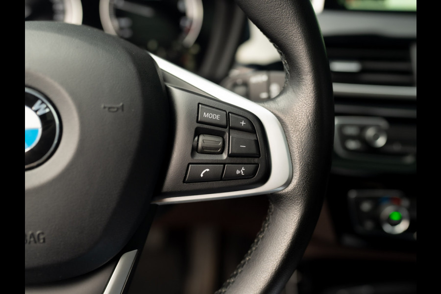 BMW X1 sDrive20i High Executive | Trekhaak afnb. | Panodak | Head Up | Camera | Elk. A-klep | Leder | Prijs Rijklaar!!