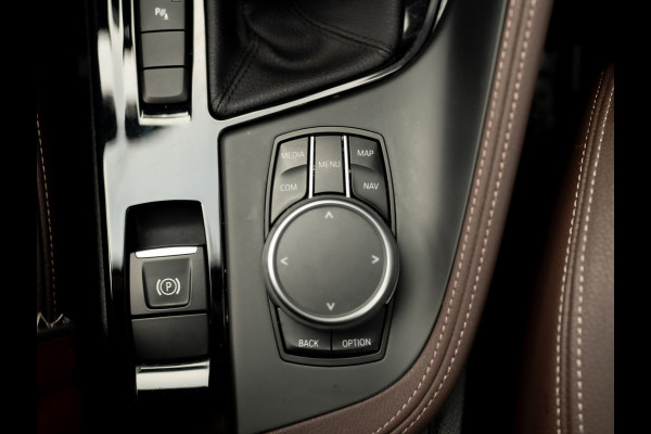 BMW X1 sDrive20i High Executive | Trekhaak afnb. | Panodak | Head Up | Camera | Elk. A-klep | Leder | Prijs Rijklaar!!
