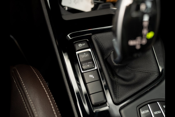 BMW X1 sDrive20i High Executive | Trekhaak afnb. | Panodak | Head Up | Camera | Elk. A-klep | Leder | Prijs Rijklaar!!