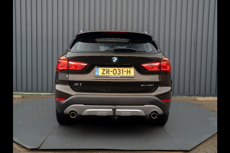 BMW X1 sDrive20i High Executive | Trekhaak afnb. | Panodak | Head Up | Camera | Elk. A-klep | Leder | Prijs Rijklaar!!