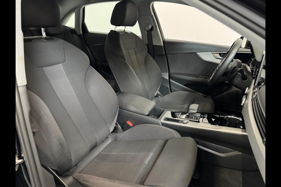 Audi A4 Limousine 35 TFSI Launch edition Business Automaat Navigatie Climate Control Trekhaak