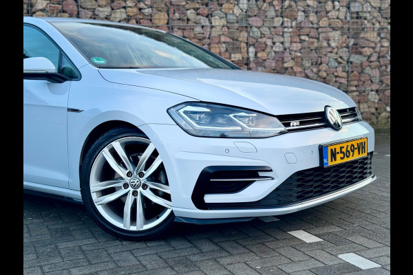 Volkswagen Golf 1.5 TSI Highline Business R-LINE