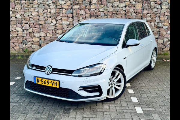 Volkswagen Golf 1.5 TSI Highline Business R-LINE