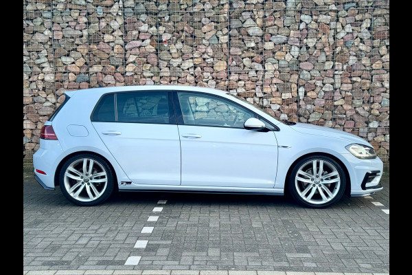 Volkswagen Golf 1.5 TSI Highline Business R-LINE