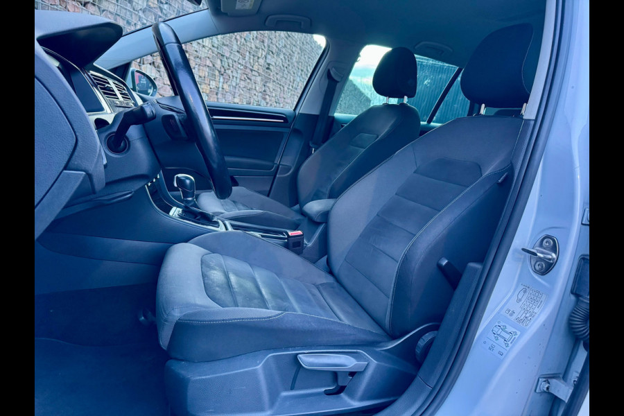 Volkswagen Golf 1.5 TSI Highline Business R-LINE