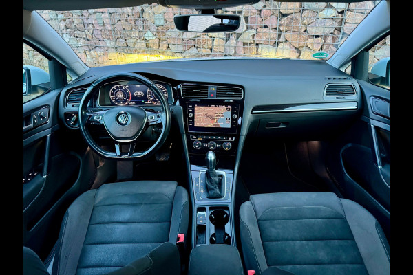 Volkswagen Golf 1.5 TSI Highline Business R-LINE