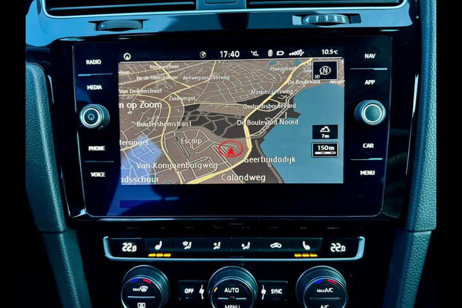 Volkswagen Golf 1.5 TSI Highline Business R-LINE