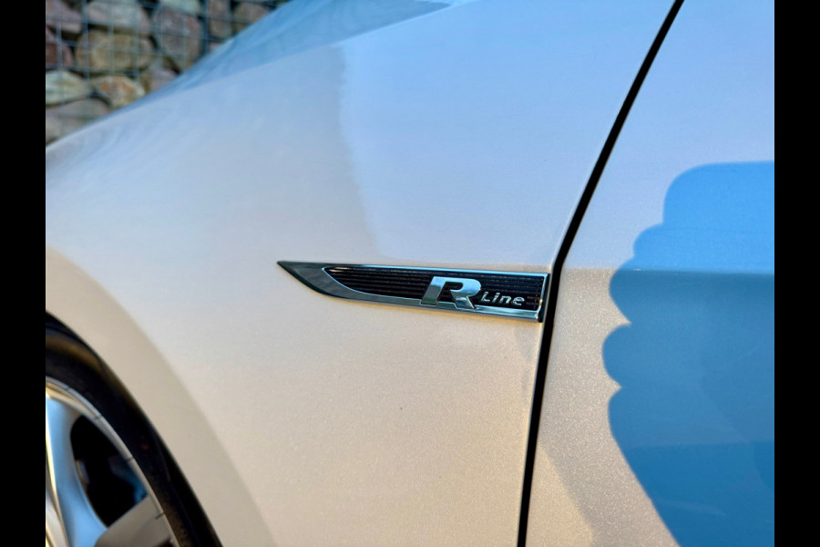 Volkswagen Golf 1.5 TSI Highline Business R-LINE
