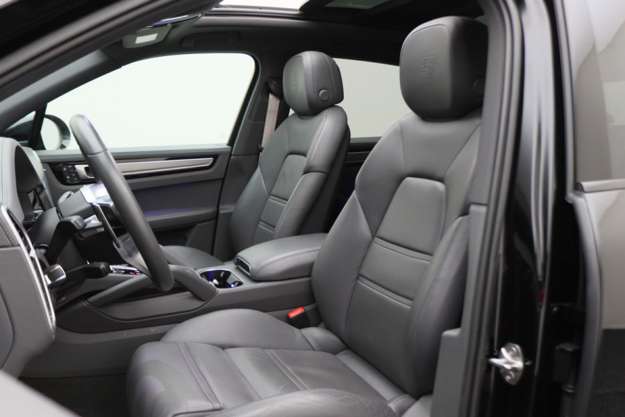 Porsche Cayenne 3.0 E-Hybrid Platinum Edition Sport Chrono Plus, Panoramadak, Luchtvering, Trekhaak, BOSE, 21"