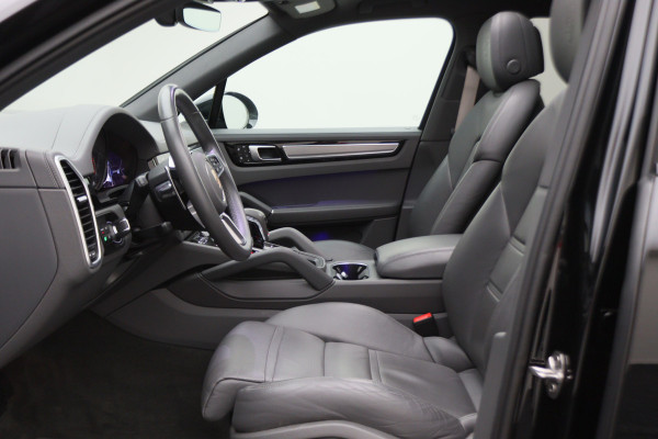 Porsche Cayenne 3.0 E-Hybrid Platinum Edition Sport Chrono Plus, Panoramadak, Luchtvering, Trekhaak, BOSE, 21"