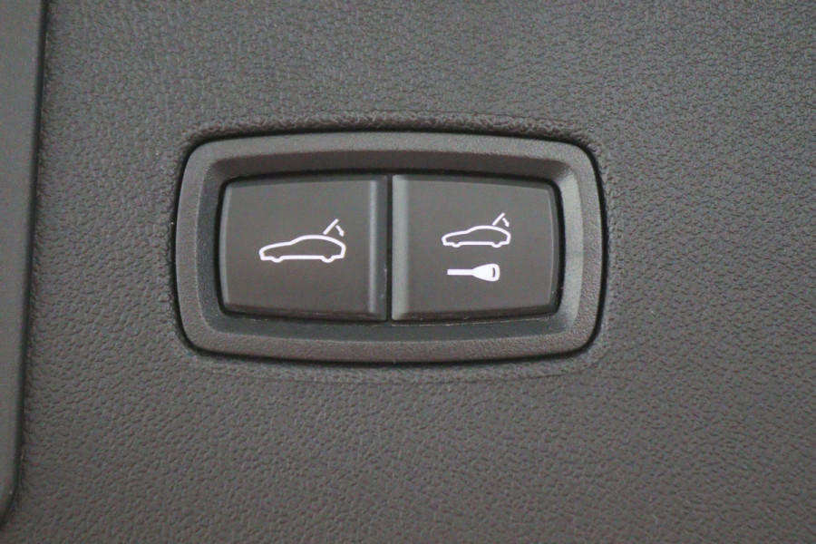 Porsche Cayenne 3.0 E-Hybrid Platinum Edition Sport Chrono Plus, Panoramadak, Luchtvering, Trekhaak, BOSE, 21"