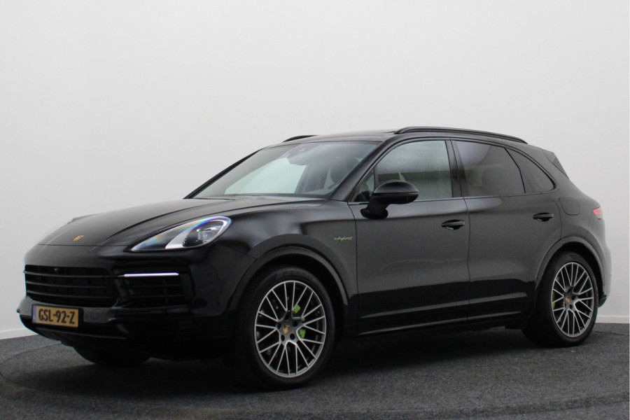 Porsche Cayenne 3.0 E-Hybrid Platinum Edition Sport Chrono Plus, Panoramadak, Luchtvering, Trekhaak, BOSE, 21"