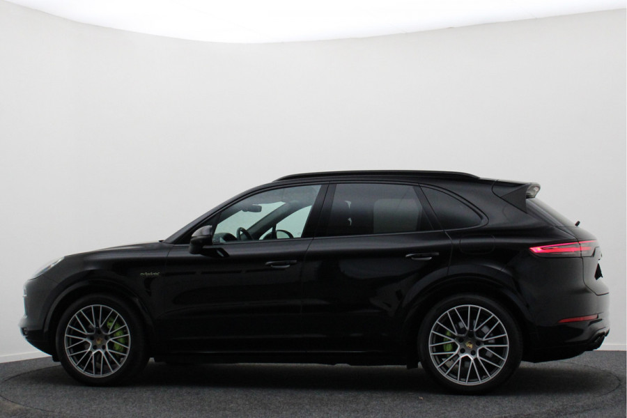 Porsche Cayenne 3.0 E-Hybrid Platinum Edition Sport Chrono Plus, Panoramadak, Luchtvering, Trekhaak, BOSE, 21"