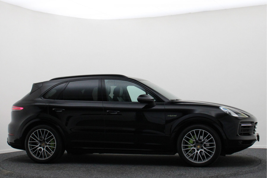 Porsche Cayenne 3.0 E-Hybrid Platinum Edition Sport Chrono Plus, Panoramadak, Luchtvering, Trekhaak, BOSE, 21"