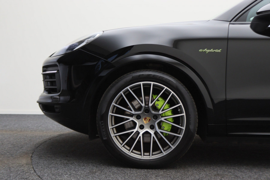 Porsche Cayenne 3.0 E-Hybrid Platinum Edition Sport Chrono Plus, Panoramadak, Luchtvering, Trekhaak, BOSE, 21"