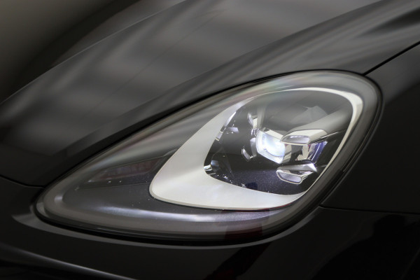 Porsche Cayenne 3.0 E-Hybrid Platinum Edition Sport Chrono Plus, Panoramadak, Luchtvering, Trekhaak, BOSE, 21"
