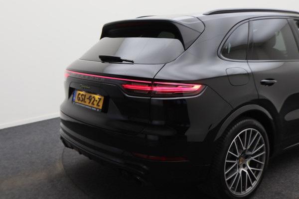 Porsche Cayenne 3.0 E-Hybrid Platinum Edition Sport Chrono Plus, Panoramadak, Luchtvering, Trekhaak, BOSE, 21"