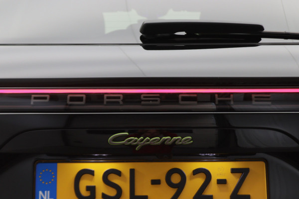 Porsche Cayenne 3.0 E-Hybrid Platinum Edition Sport Chrono Plus, Panoramadak, Luchtvering, Trekhaak, BOSE, 21"