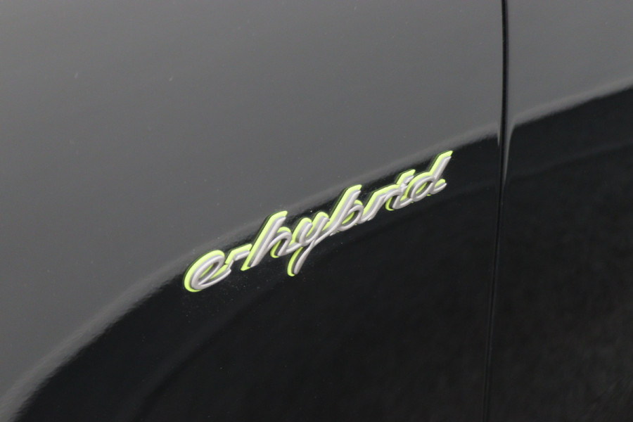 Porsche Cayenne 3.0 E-Hybrid Platinum Edition Sport Chrono Plus, Panoramadak, Luchtvering, Trekhaak, BOSE, 21"